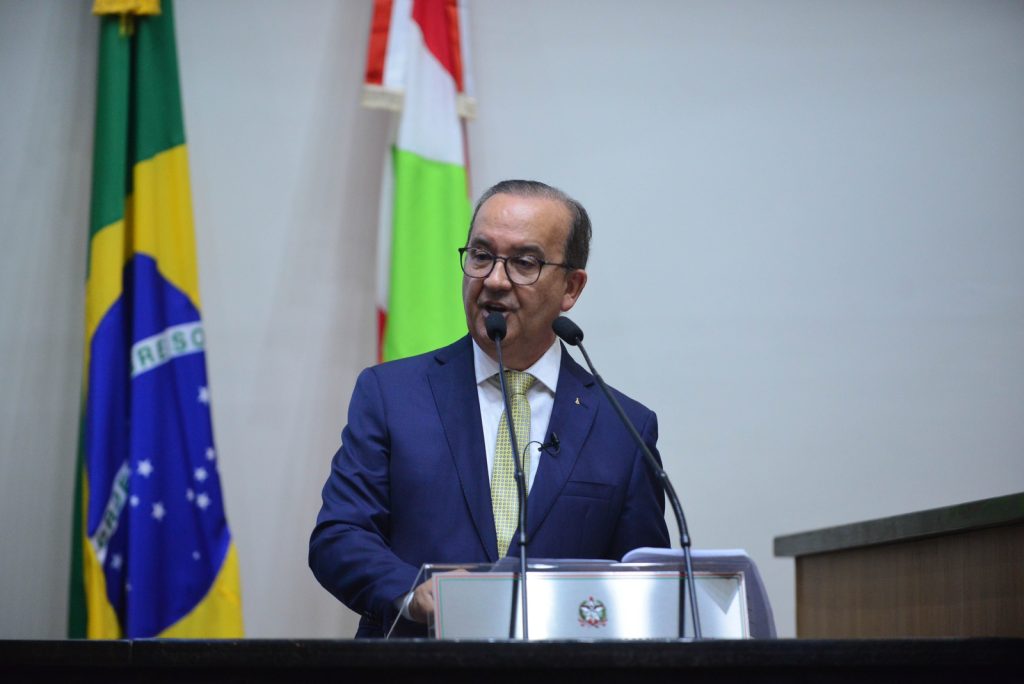 Jorginho Mello toma posse como governador de Santa Catarina