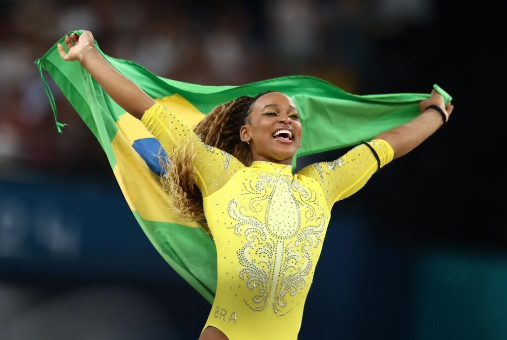 Rebeca leva ouro e vira maior medalhista da história do Brasil